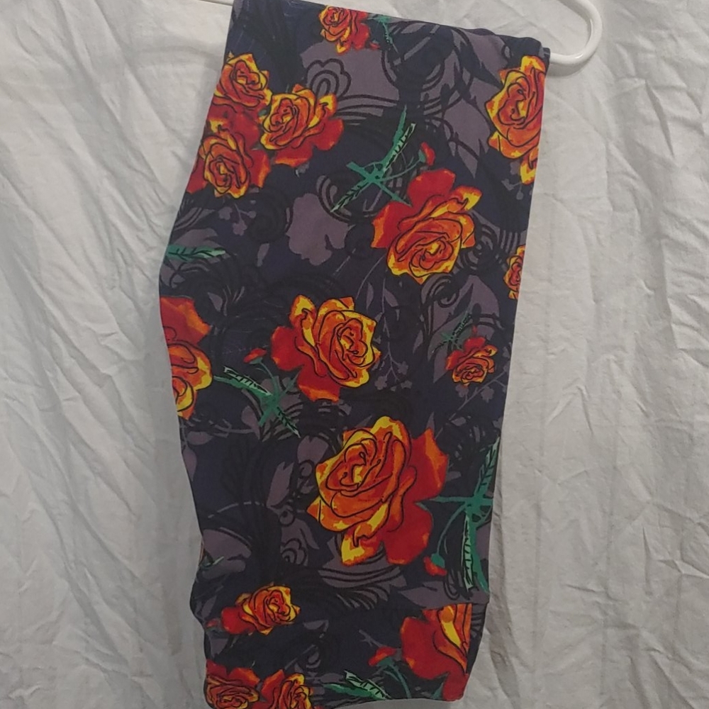Any Item $10- Send an Offer (Purses Excluded)- Beautiful floral soft leggings